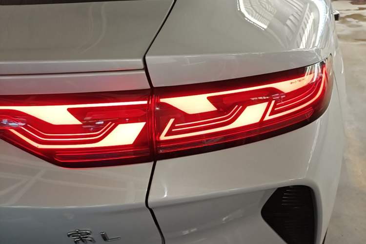Used BYD Song L EV 2024 662 km Excellence Version Right Rear Taillight