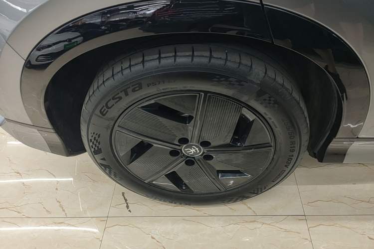 Used BYD Song L EV 2024 550km Beyond Edition Right Rear Wheel Hub