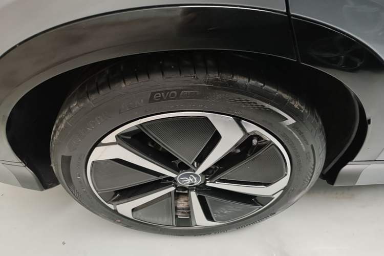 Used BYD Song L EV 2024 662 km Excellence Version Right Rear Wheel Hub