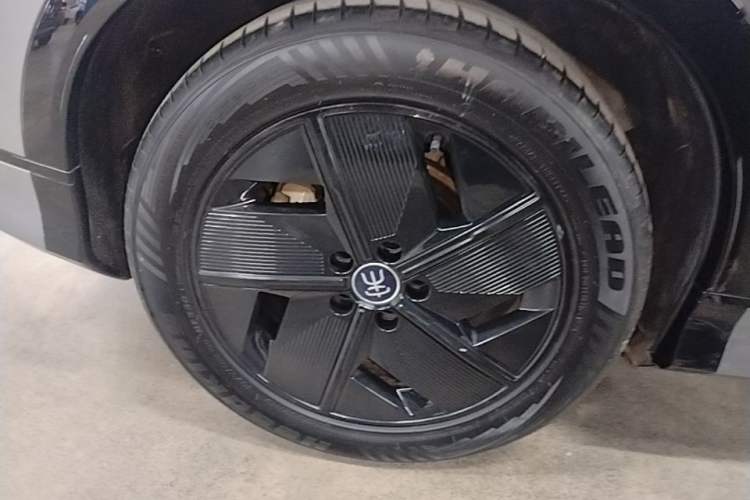 Used BYD Song L EV 2024 550km Beyond Edition Right Rear Wheel Hub