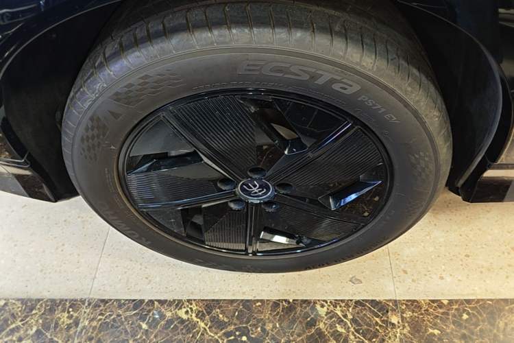Used BYD Song L EV 2024 550km Beyond Edition Right Rear Wheel Hub