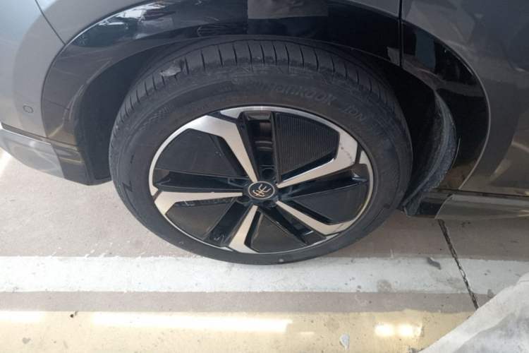 Used BYD Song L EV 2024 662 km Excellence Version Right Rear Wheel Hub