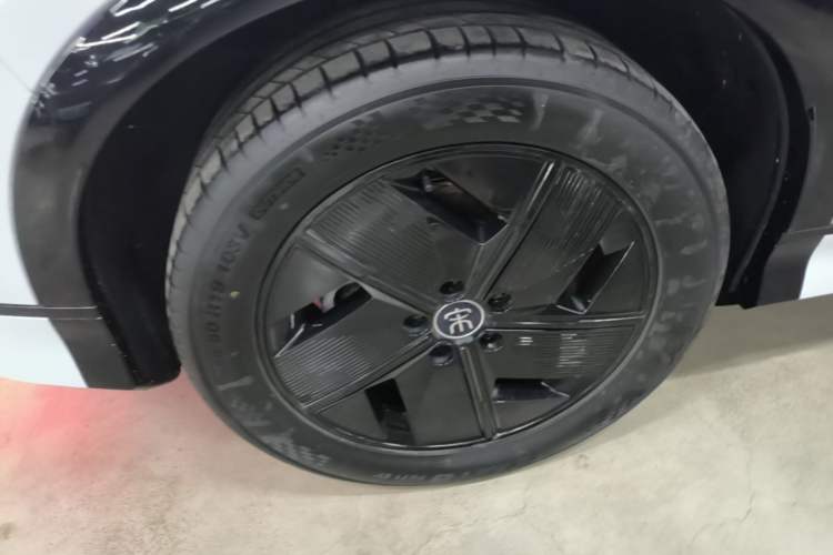 Used BYD Song L EV 2024 550km Beyond Edition Right Rear Wheel Hub