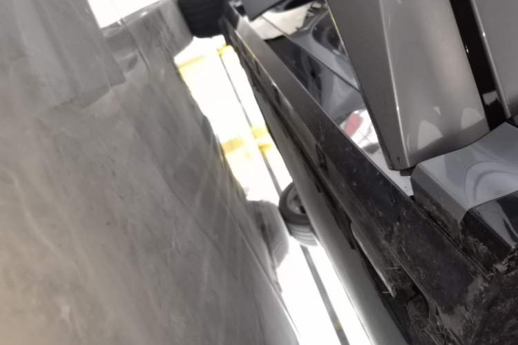 Used BYD Song L EV 2024 662 km Excellence Version Right Side Sill