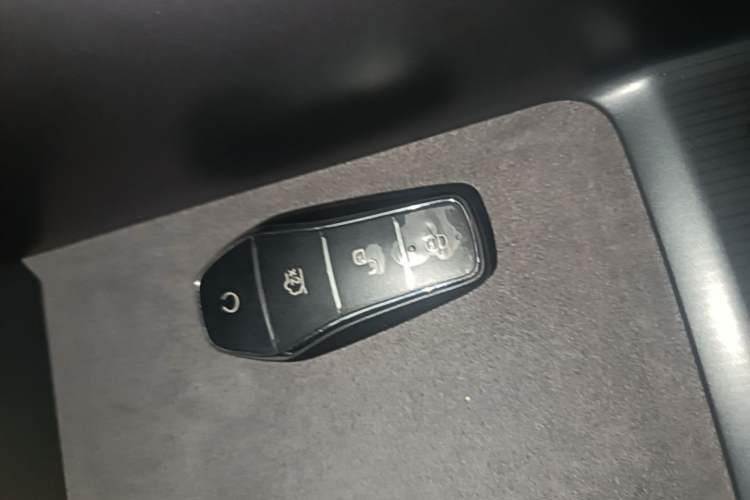 Used BYD Song L EV 2024 550 km Excellence Version Vehicle Key
