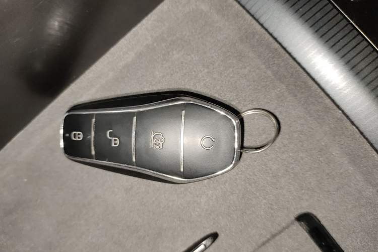 Used BYD Song L EV 2024 662 km Excellence Version Vehicle Key