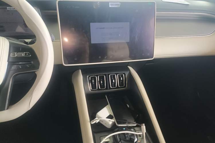 Used BYD Song L EV 2024 662 km Beyond Edition Audio And AC Panel