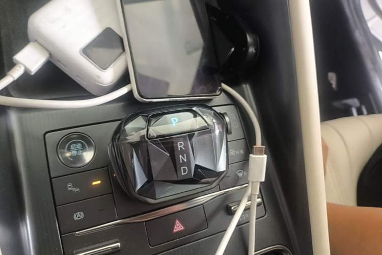 Used BYD Song L EV 2024 662 km Beyond Edition Gear Lever