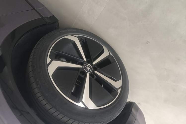 Used BYD Song L EV 2024 662 km Beyond Edition Left Front Wheel Hub