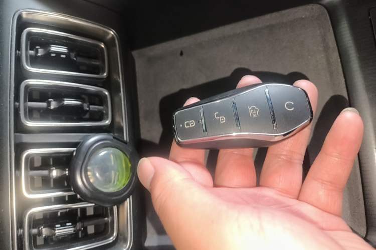 Used BYD Song L EV 2024 662 km Beyond Edition Vehicle Key