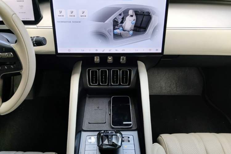 Used BYD Song L EV 2024 662 km Excellence Version Audio And AC Panel