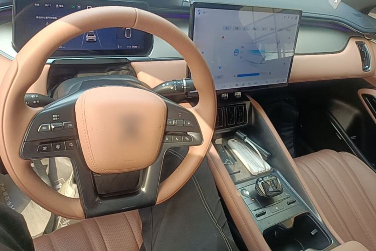 Used BYD Song L EV 2024 550 km Excellence Version Center Console