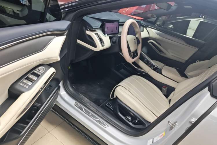 Used BYD Song L EV 2024 550km Beyond Edition Driver Seat