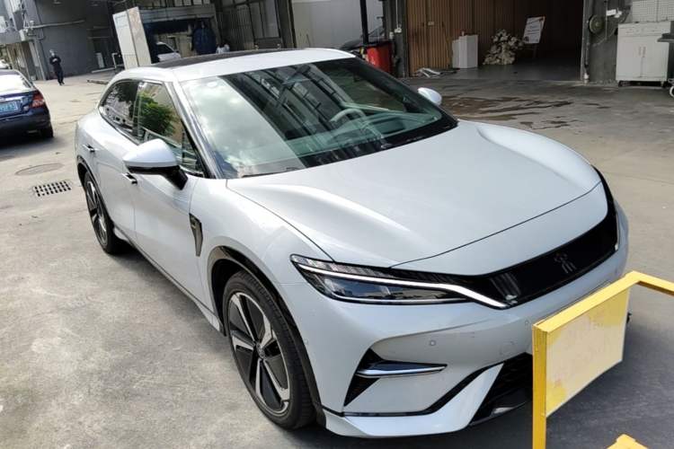 Used BYD Song L EV 2024 662 km Excellence Version Front Right 45 Deg