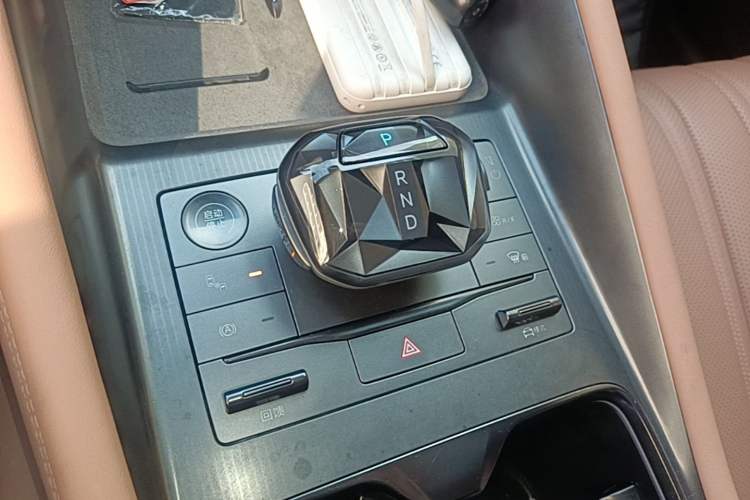 Used BYD Song L EV 2024 550 km Excellence Version Gear Lever