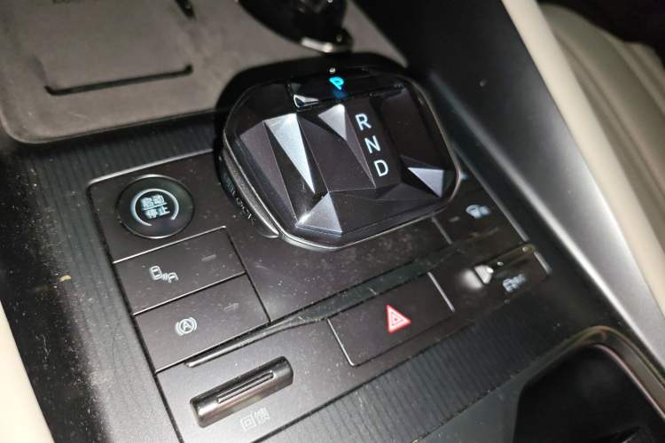 Used BYD Song L EV 2024 550 km Excellence Version Gear Lever