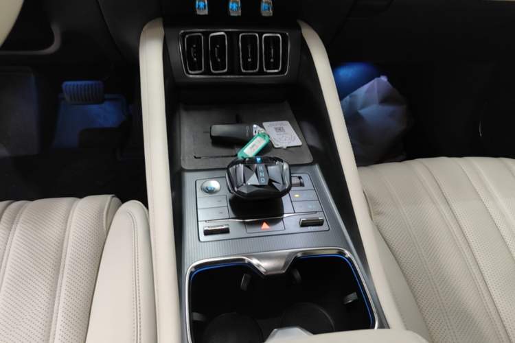 Used BYD Song L EV 2024 662 km Excellence Version Gear Lever
