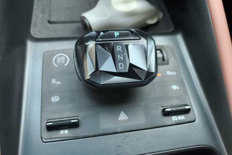 Used BYD Song L EV 2024 662 km Beyond Edition Gear Lever