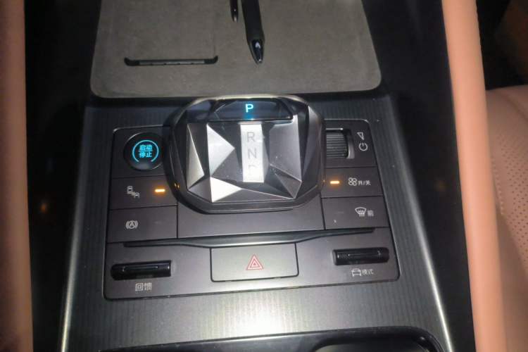 Used BYD Song L EV 2024 550 km Excellence Version Gear Lever