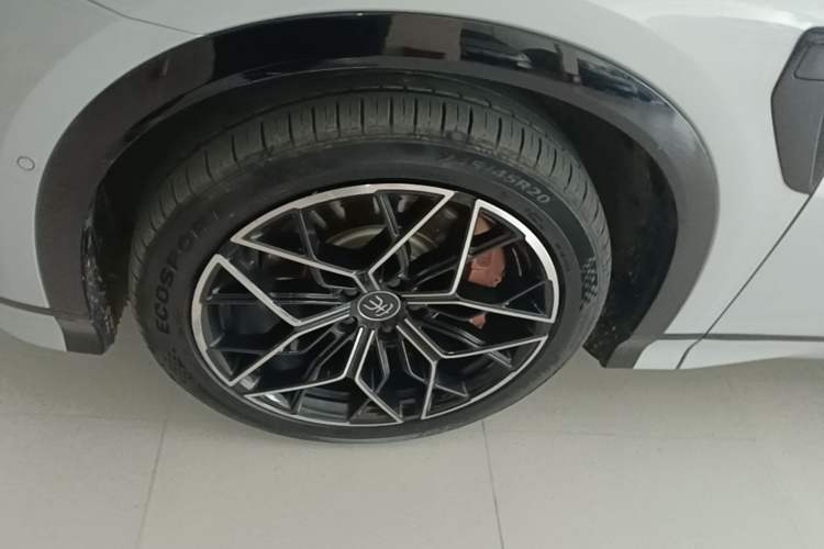 Used BYD Song L EV 2024 602 km All-Wheel-Drive Excellence Version Left Front Wheel Hub