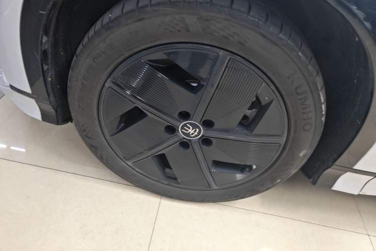 Used BYD Song L EV 2024 550km Beyond Edition Left Front Wheel Hub