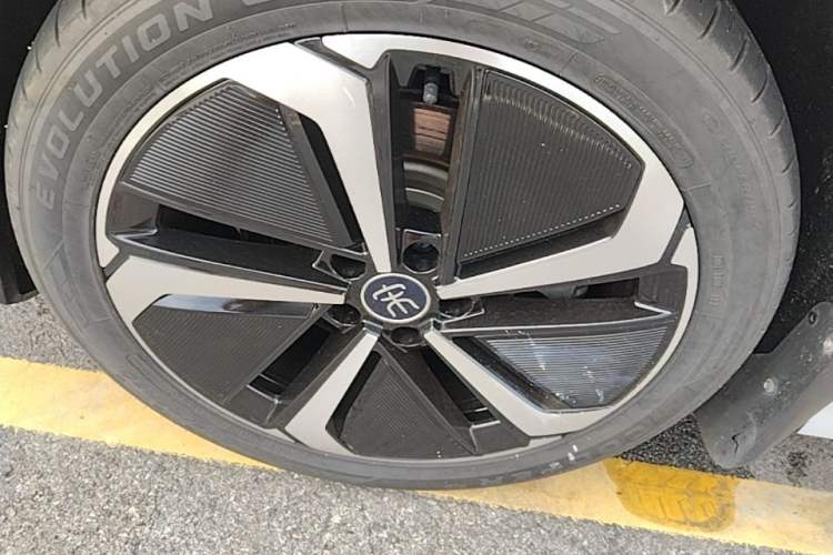 Used BYD Song L EV 2024 662 km Excellence Version Left Front Wheel Hub