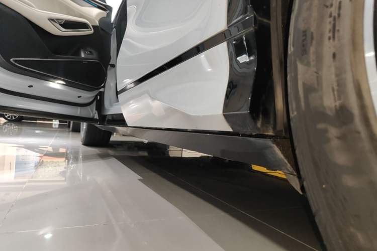 Used BYD Song L EV 2024 662 km Excellence Version Left Side Sill