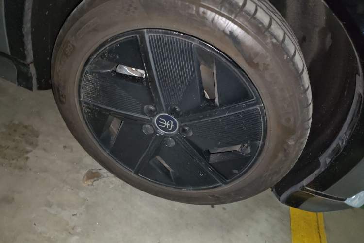 Used BYD Song L EV 2024 550 km Excellence Version Right Front Wheel Hub