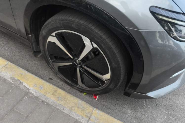 Used BYD Song L EV 2024 662 km Beyond Edition Right Front Wheel Hub