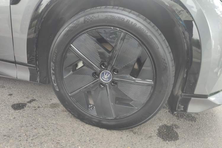 Used BYD Song L EV 2024 550km Beyond Edition Right Front Wheel Hub