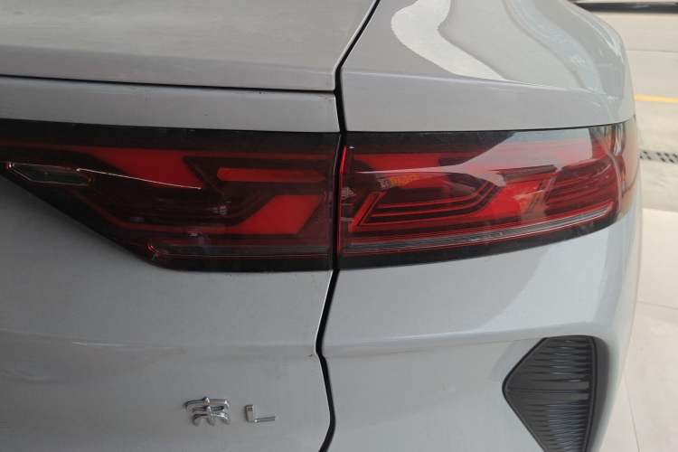 Used BYD Song L EV 2024 662 km Excellence Version Right Rear Taillight