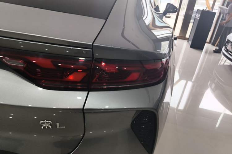Used BYD Song L EV 2024 550 km Excellence Version Right Rear Taillight