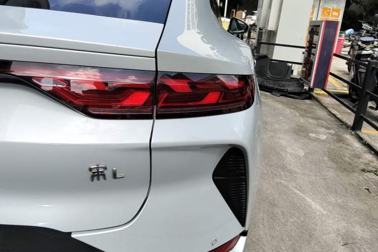 Used BYD Song L EV 2024 662 km Excellence Version Right Rear Taillight