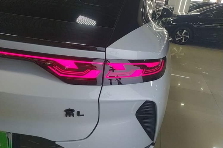 Used BYD Song L EV 2024 550 km Excellence Version Right Rear Taillight
