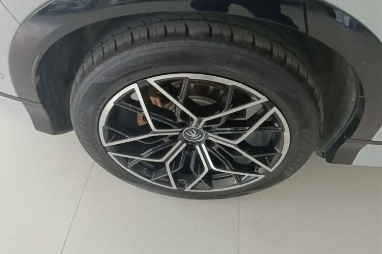 Used BYD Song L EV 2024 602 km All-Wheel-Drive Excellence Version Right Rear Wheel Hub