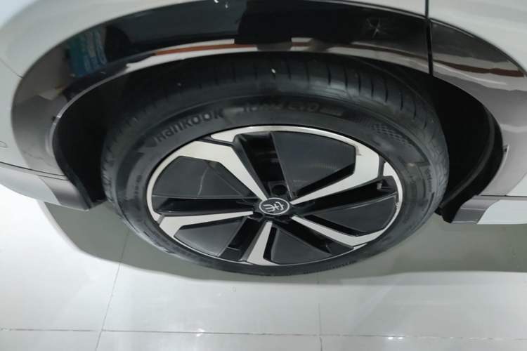 Used BYD Song L EV 2024 662 km Excellence Version Right Rear Wheel Hub