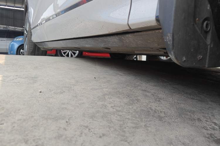 Used BYD Song L EV 2024 662 km Excellence Version Right Side Sill