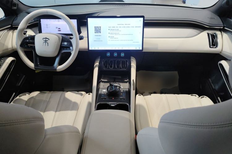 Used BYD Song L EV 2024 550 km Excellence Version Center Console