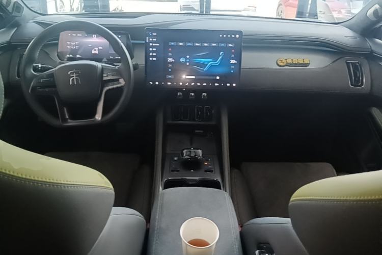 Used BYD Song L EV 2024 602 km All-Wheel-Drive Excellence Version Center Console