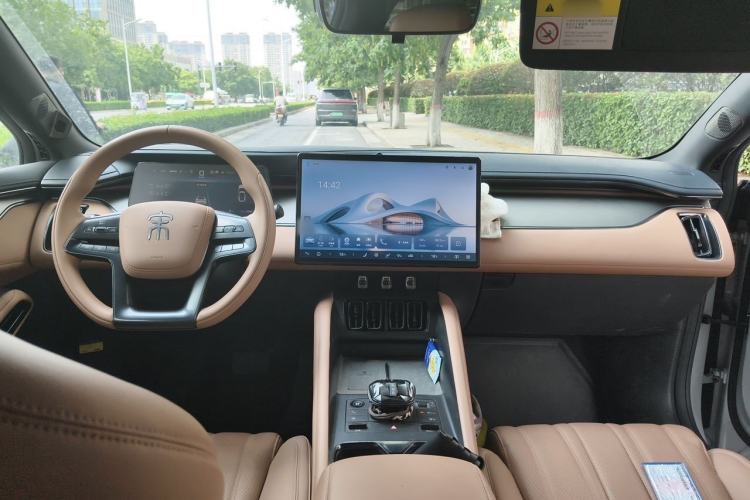 Used BYD Song L EV 2024 550 km Excellence Version Center Console