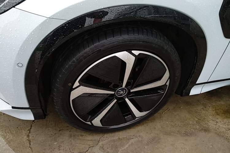 Used BYD Song L EV 2024 662 km Excellence Version Exterior 4