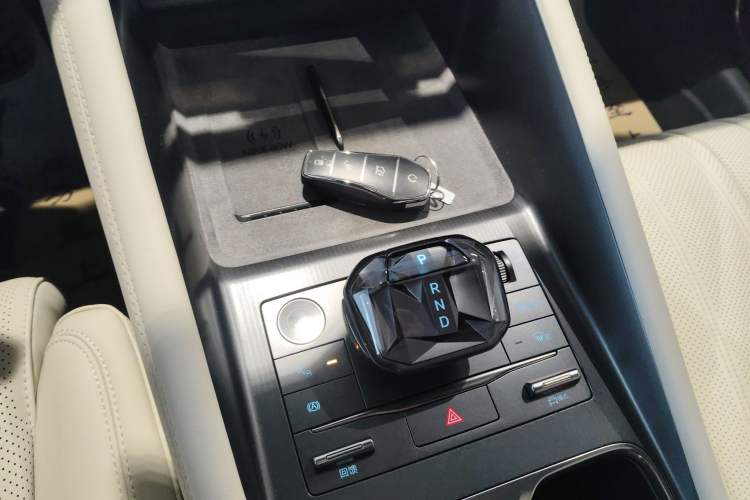 Used BYD Song L EV 2024 550 km Excellence Version Gear Lever