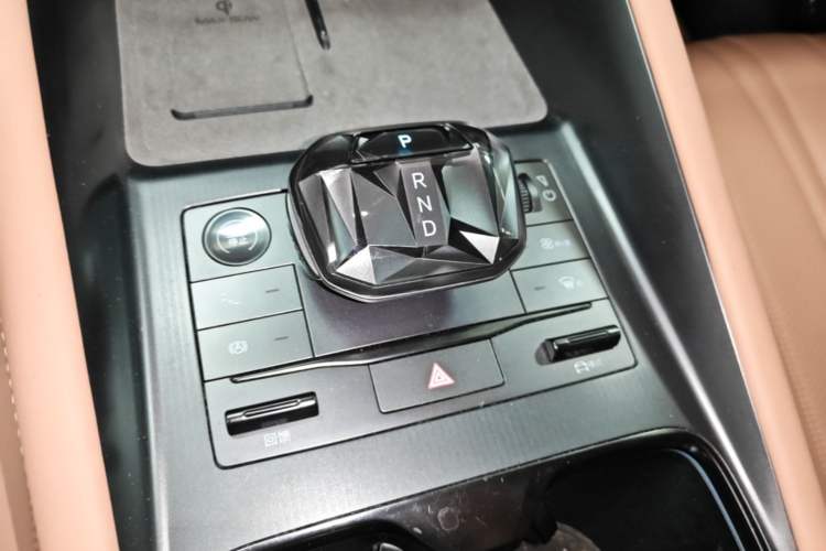 Used BYD Song L EV 2024 550 km Excellence Version Gear Lever