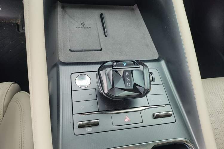 Used BYD Song L EV 2024 550 km Excellence Version Gear Lever