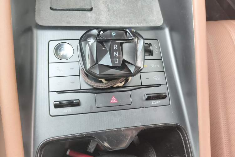 Used BYD Song L EV 2024 550 km Excellence Version Gear Lever