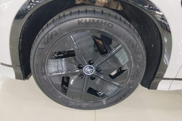 Used BYD Song L EV 2024 550km Beyond Edition Left Front Wheel Hub
