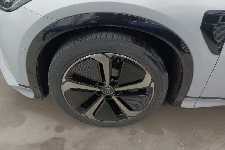 Used BYD Song L EV 2024 662 km Excellence Version Left Front Wheel Hub