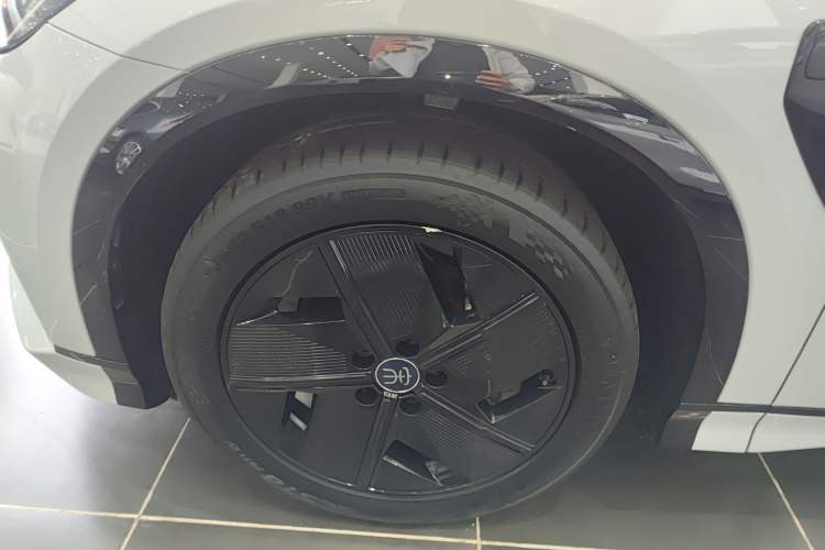 Used BYD Song L EV 2024 550km Beyond Edition Left Front Wheel Hub