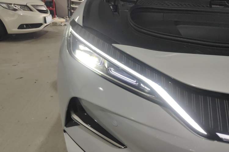Used BYD Song L EV 2024 550 km Excellence Version Right Front Headlight