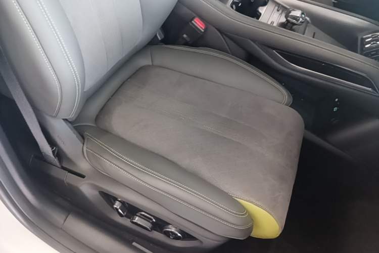 Used BYD Song L EV 2024 602 km All-Wheel-Drive Excellence Version Right Front Seat